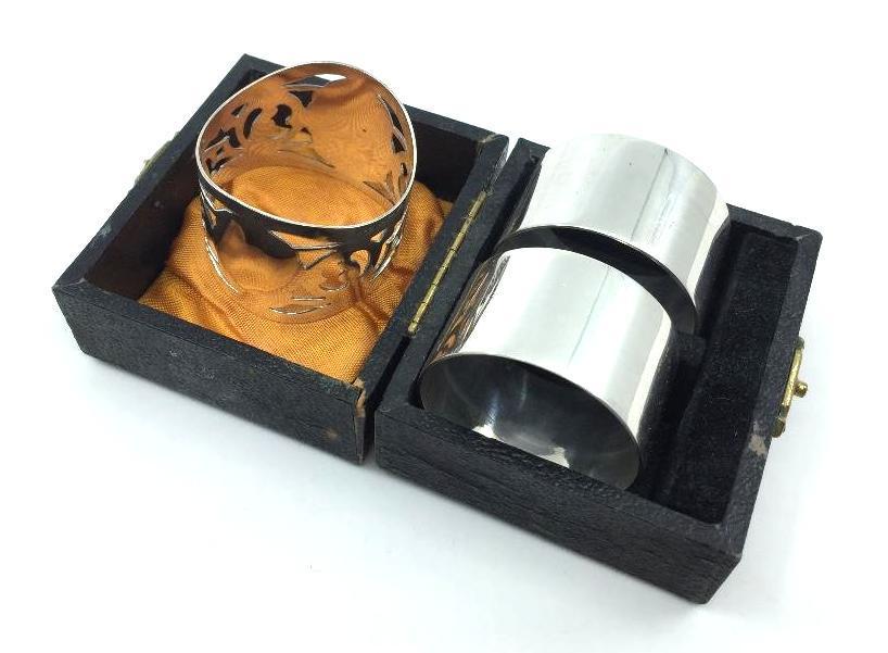 Pair of English Silver Napkin Rings in Fitted Case: Pair of English Silver Napkin Rings in Fitted Case, Sheffield, 1944, maker's mark for Robert F. Mosely, in simple ring form bearing hallmark and in fitted case, together with an English silver plated