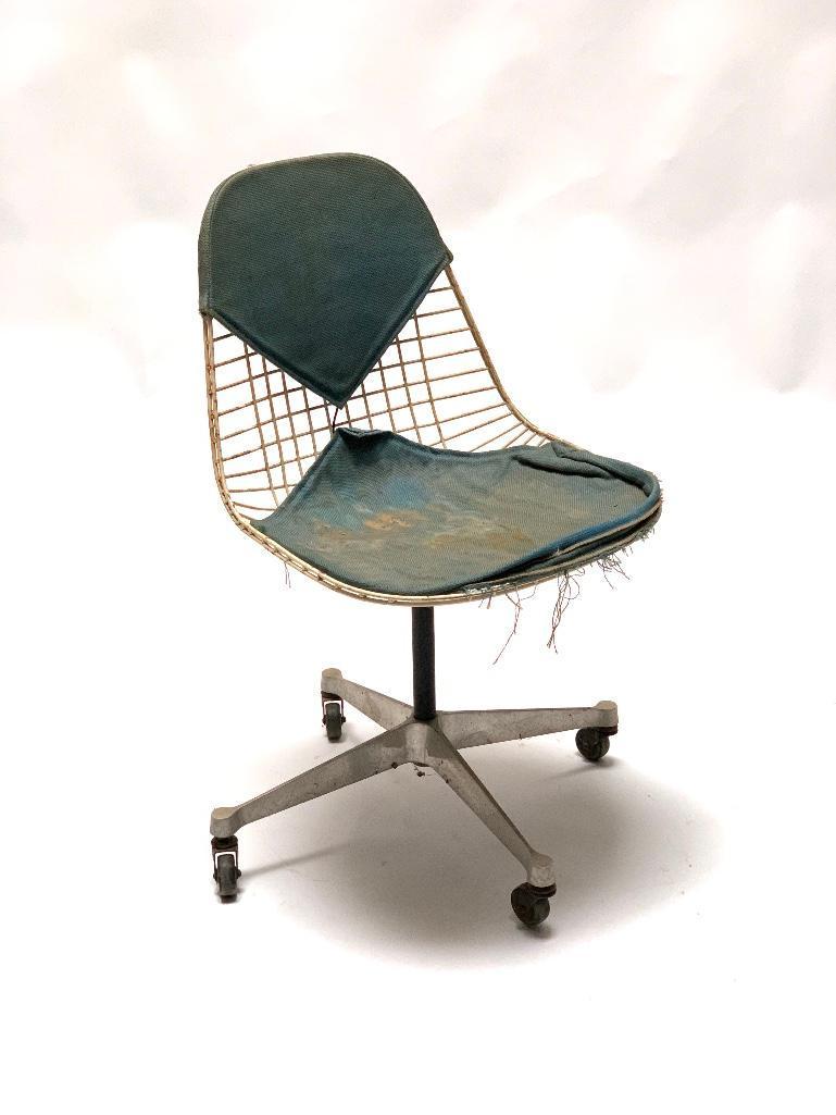 Charles and Ray Eames Wire Desk Chair: Charles and Ray Eames Wire Desk Chair, white powder coated framed with original wool bikini upholstery, on wheels. Dimensions: 33 x 19 x 17 in. Condition: As is. In need of restoration.