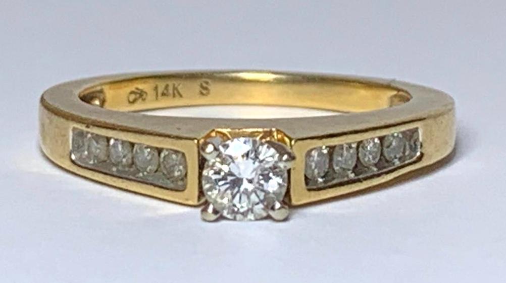 Diamond Engagement Ring (1 of 7)