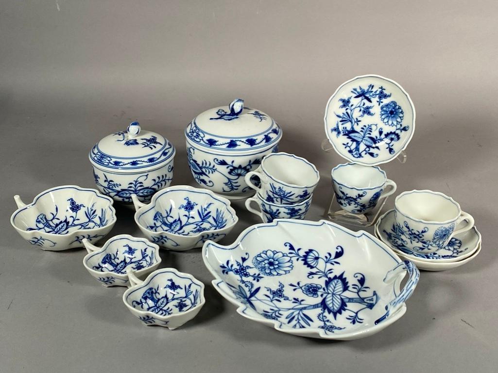 Lot of Meissen Blue Onion Pattern Porcelain Tableware (1 of 15)