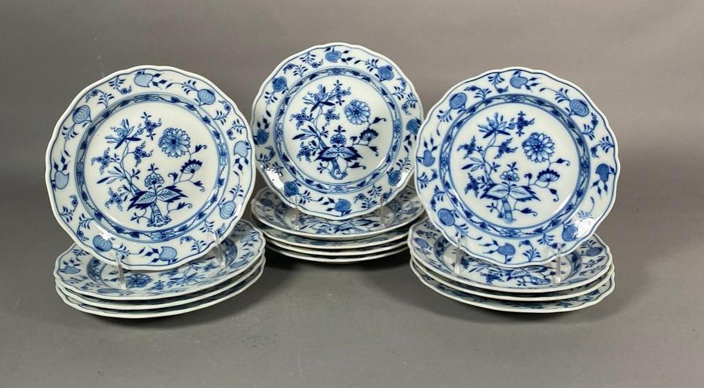 Lot of Meissen Blue Onion Pattern Porcelain Tableware (1 of 3)