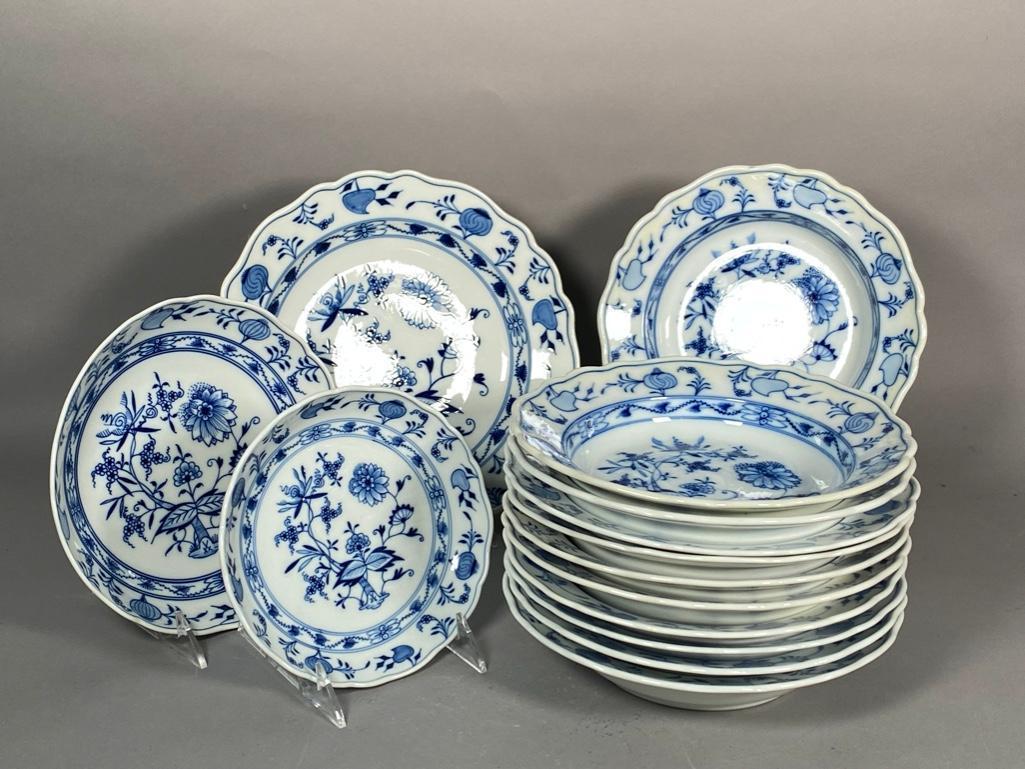 Lot of Meissen Blue Onion Pattern Porcelain Tableware (1 of 9)