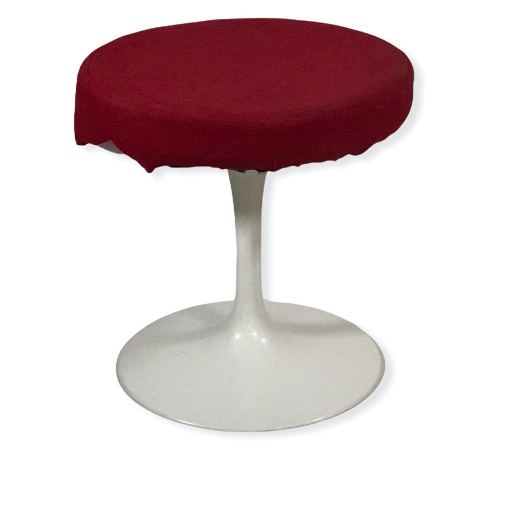 Eero Saarinen Tulip Stool for Knoll International (1 of 5)