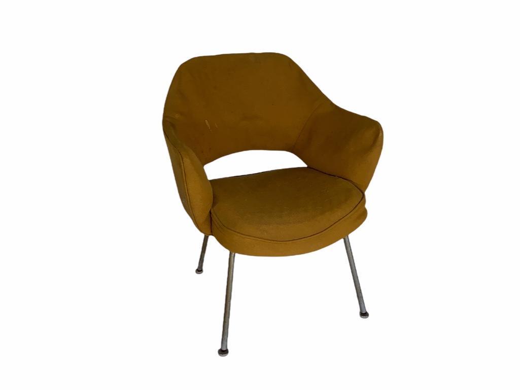 Eero Saarinen Executive Armchair (1 of 5)