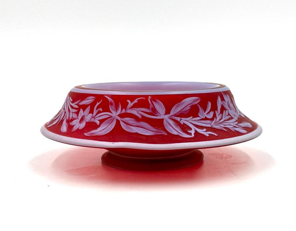 Webb Cameo Glass Foldover Bowl (1 of 7)