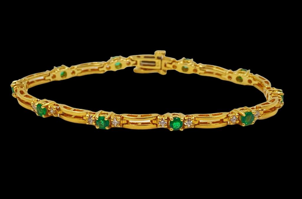 Pico Emerald and Diamond Bracelet (1 of 3)