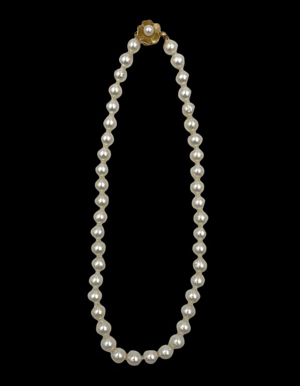Baroque Pearl Necklace with Clover Clasp: Modern, 9.5mm pearls with a 14K yellow gold clasp in a clover shape with a small accent pearl, apprx 18 in.l.