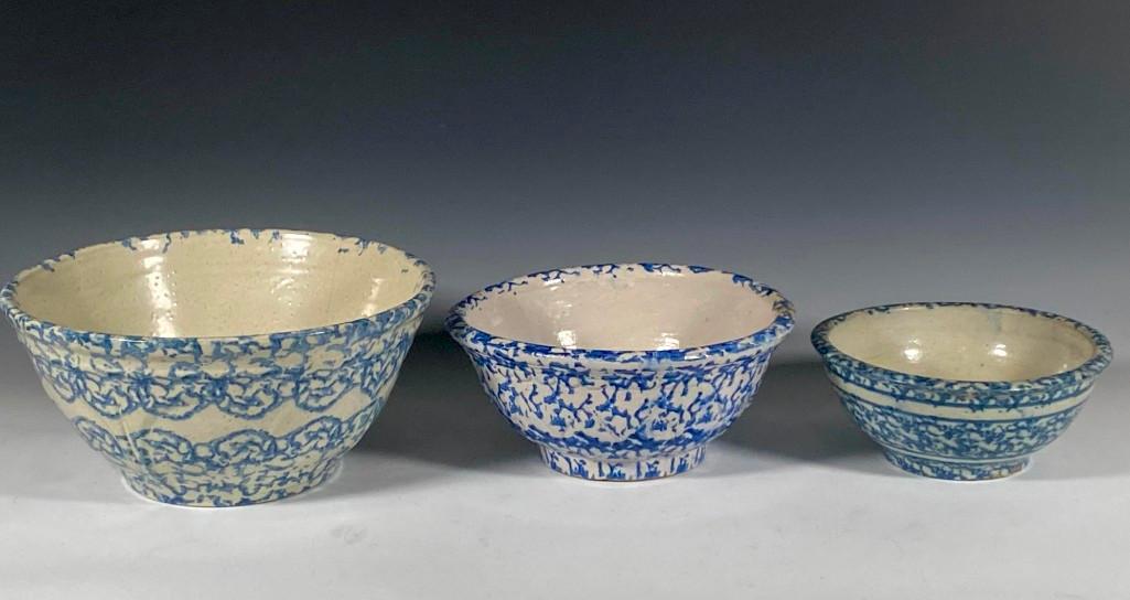 Three Graduated Spongeware Bowls (1 of 3)
