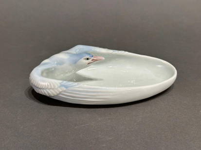 Japanese Porcelain Gull Form Dish by Makuzu Kozan: Japanese Porcelain Gull Form Dish by Makuzo Kozan, probably dating to 1910-5, was made during the latter years of the artist lifetime (Japanese 1842-1916) . An Imperial Court Artist, he was known for