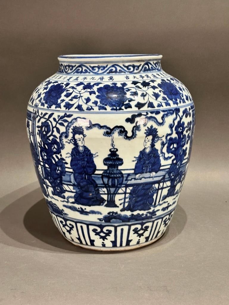 Large Chinese Blue and White Porcelain Jar (1 of 7)
