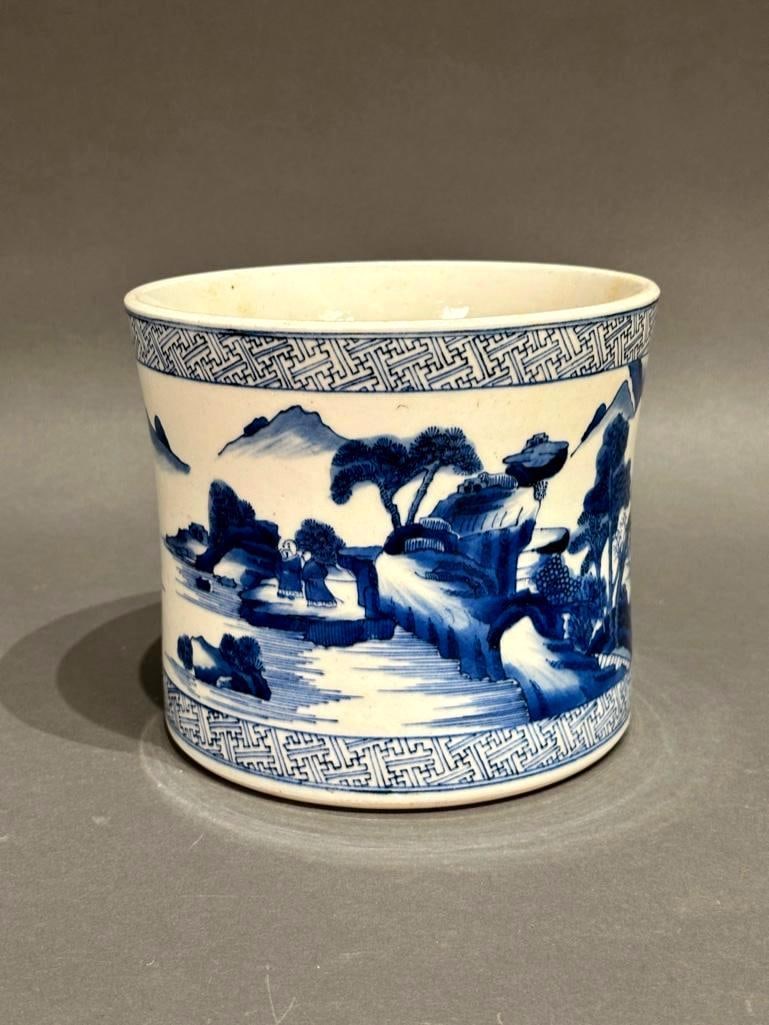 Chinese Porcelain Flower Pot (1 of 7)