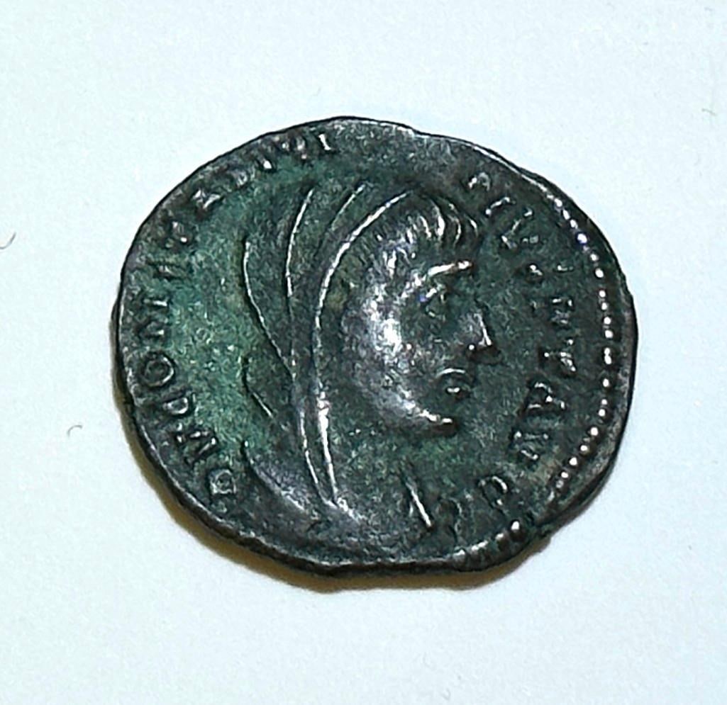 Roman Empire Coin Constantine I (Flavius Valerius Constantinus, 306-337) (1 of 2)