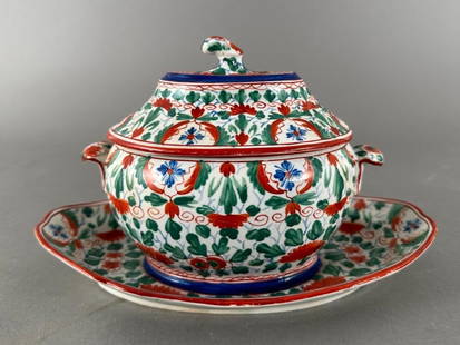 Antique Minton Pearlware Sauceboat in Crazy Cow Pattern: Antique Minton Pearlware Sauceboat in Crazy Cow Pattern, early 19thc. Ovoid form with attached under dish, with scroll handles and conforming top, with scroll knop handle, decorated in a vibrant