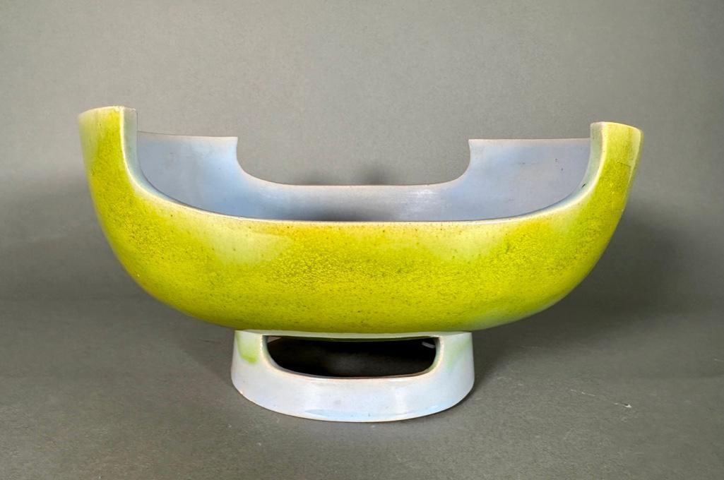 Signed Studio Pottery Centerbowl, Modern (1 of 8)