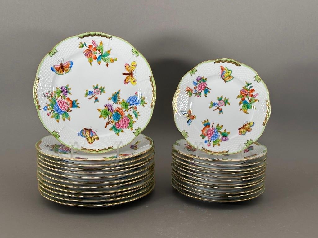 Twelve Herend Queen Victoria Green Dinner Plates and Twelve Salad Plates (1 of 11)