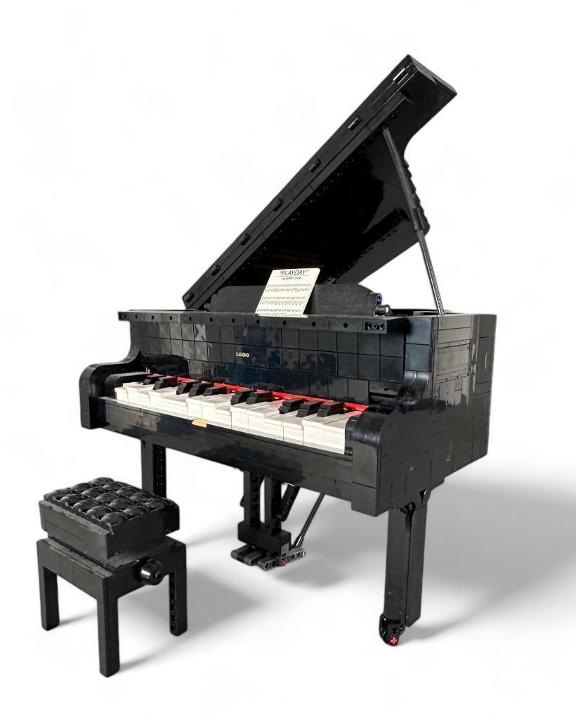 Lego Completed Model of a Grand Piano (1 of 16)