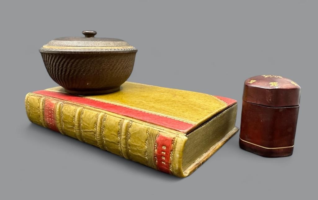 Lot of Decorative Items (1 of 9)