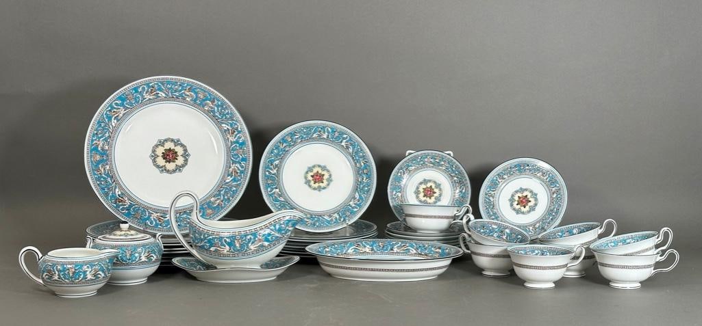 Wedgwood Dinner Service for Eight, Florentine Turquoise (1 of 20)