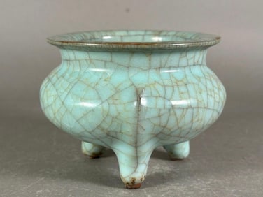 Chinese Guan Style Pale Blue Crackle Glaze Censor