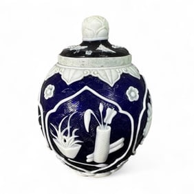 Chinese Peking Glass Jar