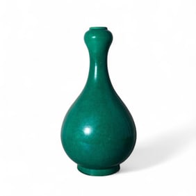 Chinese Monochrome Green Garlic Head Vase