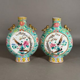 Pair of Chinese Qing Style Polychrome Glaze Porcelain Moon Flasks, Modern