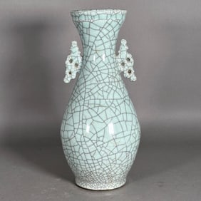 Chinese Guan Style Crackle Glaze Vase