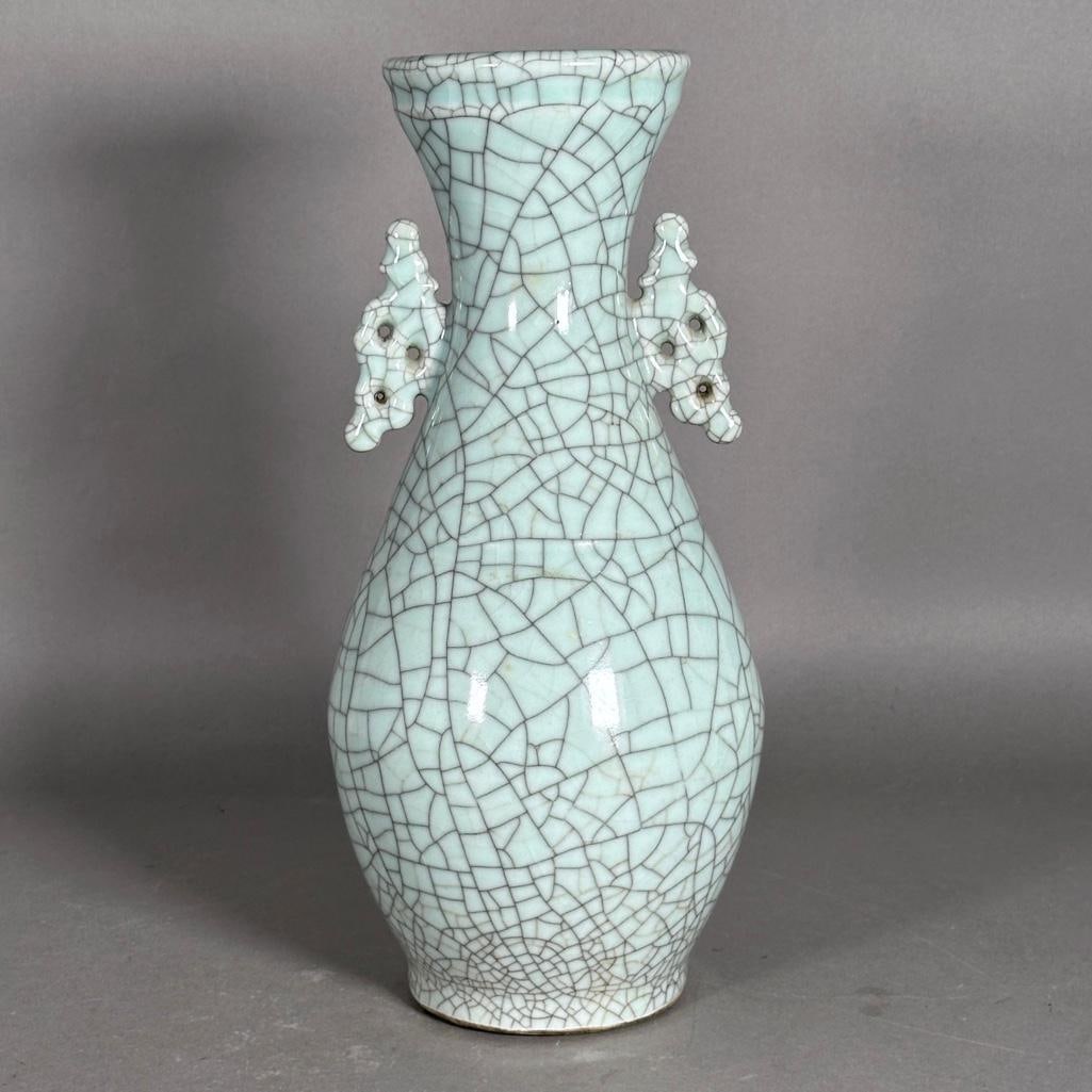 Chinese Guan Style Crackle Glaze Vase (1 of 6)