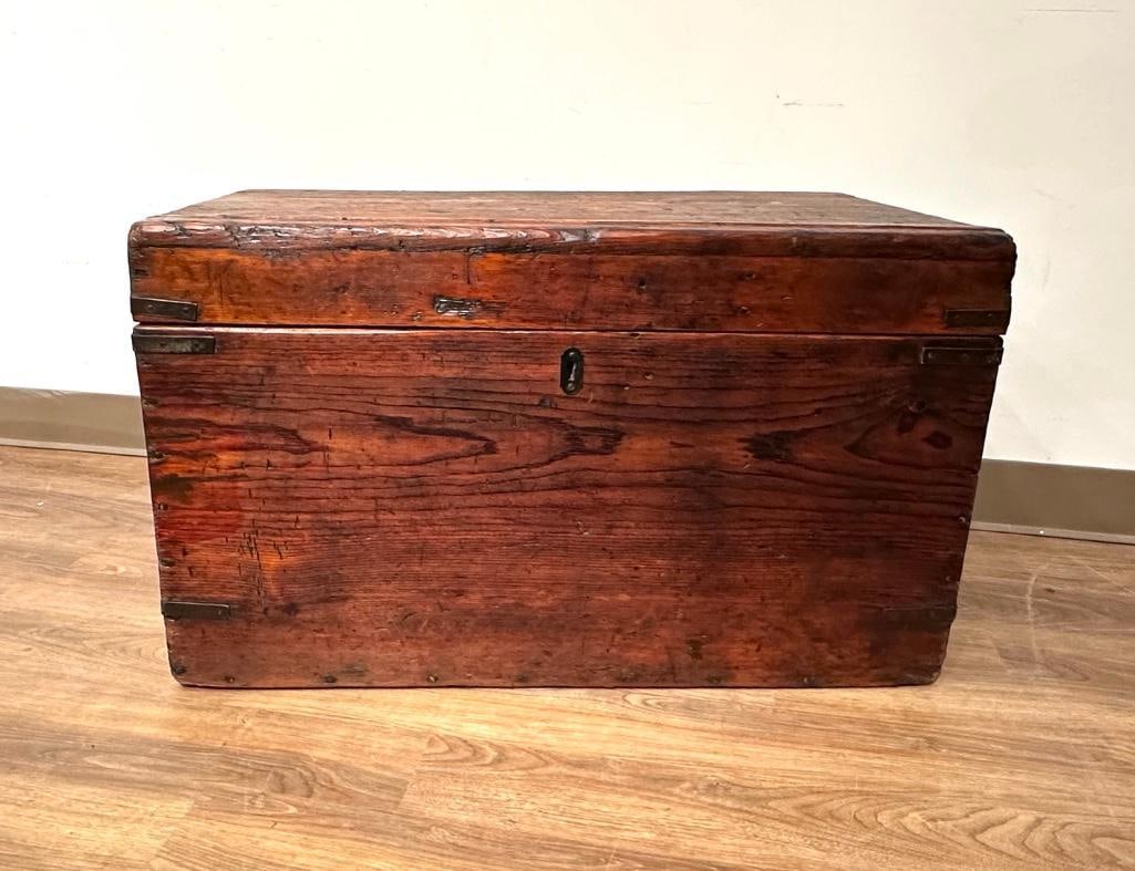 An Antique Large Storage Chest (1 of 8)