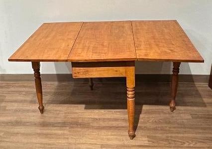 Antique Tiger Maple Drop Leaf Table - 12