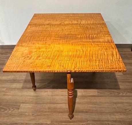 Antique Tiger Maple Drop Leaf Table - 7