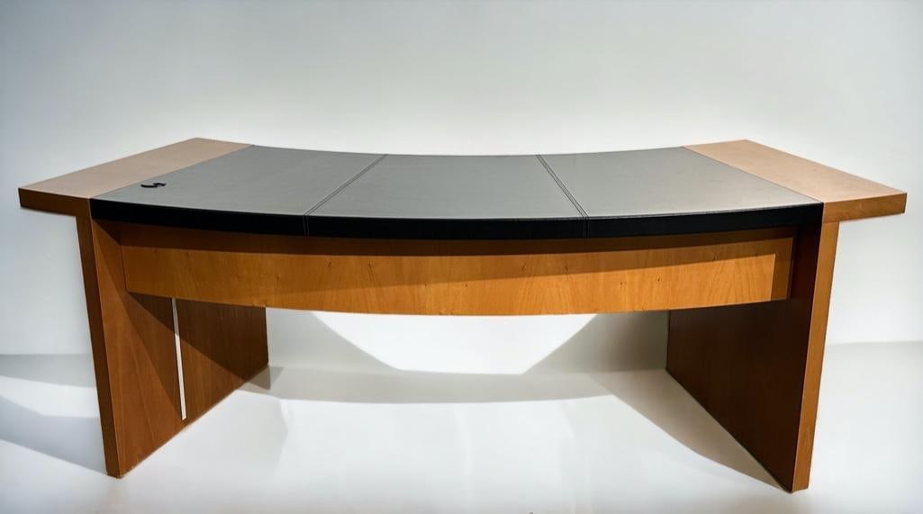 Modern Half Semi-Circle Form Bureauplat (1 of 9)