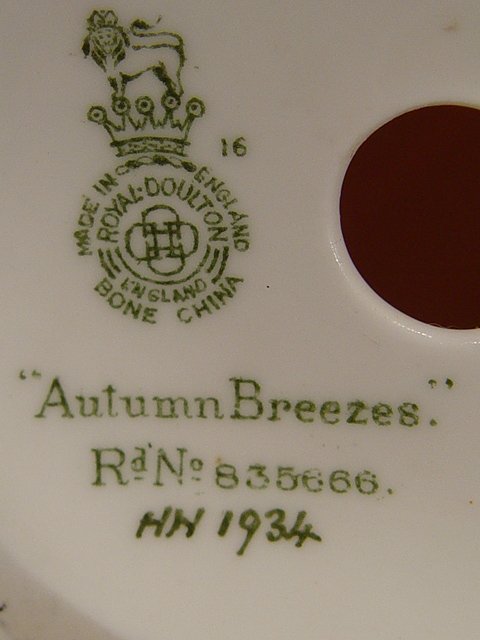 Royal Doulton - Autumn Breezes Figurine. - 5