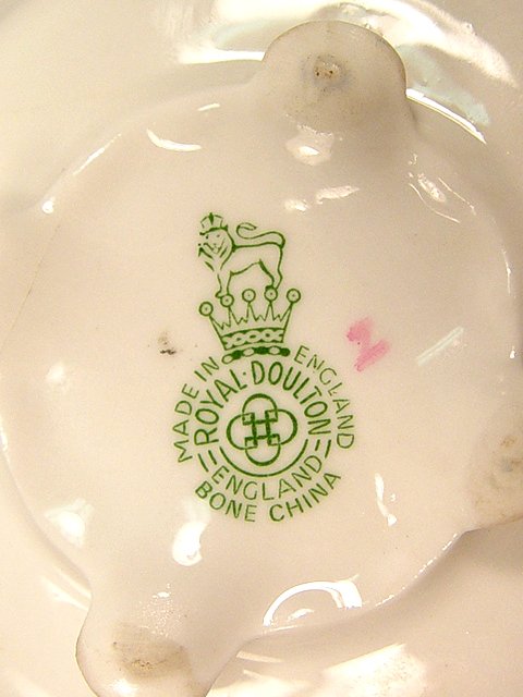 Group of 4 Porcelain Flowers. - 2