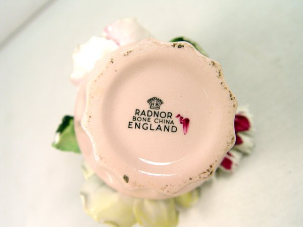 Group of 4 Porcelain Flowers. - 3