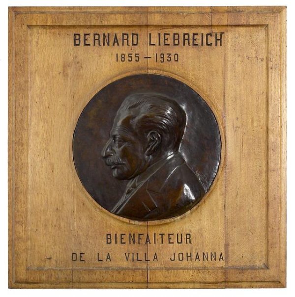 Honorary Memorial Plaque of Bernard Liebreich 185