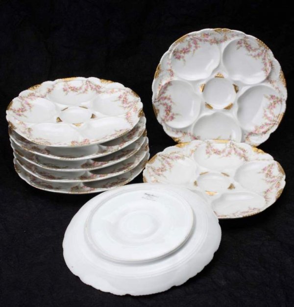 Theodore Haviland Limoges Set of 8 Oyster Plates: Theodore Haviland Limoges Set of 8 Porcelain Oyster Plates. Marked. D.8.5 in.