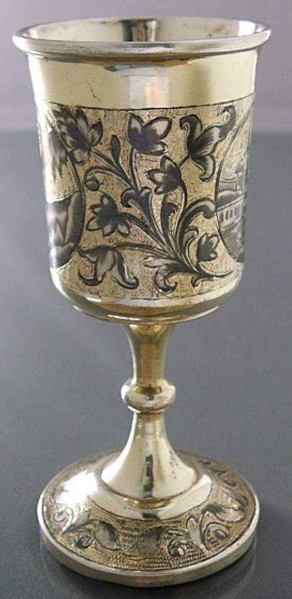 RUSSIAN SILVER-GILT AND NIELLO GOBLET: RARE,SOLID SILVER-GILT AND NIELLO GOBLET WITH STEM AND HAND ENGRAVED BODY AND BASE .VERY GOOD CONDITION, FREE OF DAMAGES. DECORATED WITH NIELLO SCROLLING FOLIAGE SURROUNDING TWO OVAL CARTOUCHES DEPICT