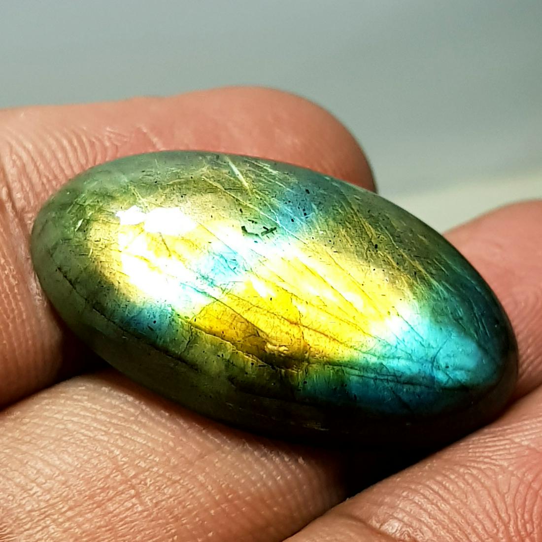 20.00 ct Natural Labradorite: Oval-Usa