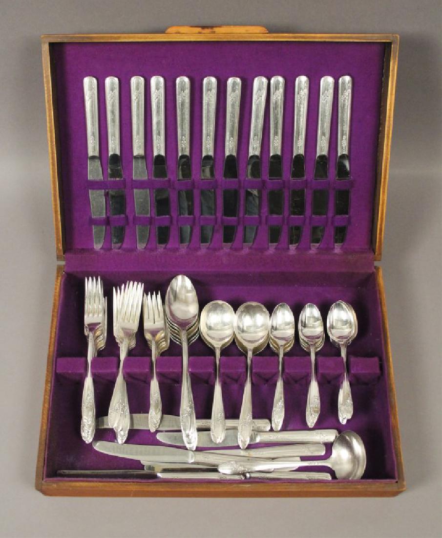 Oneida Queen Bess 85 Piece Tudor Plate Silverware (1 of 8)