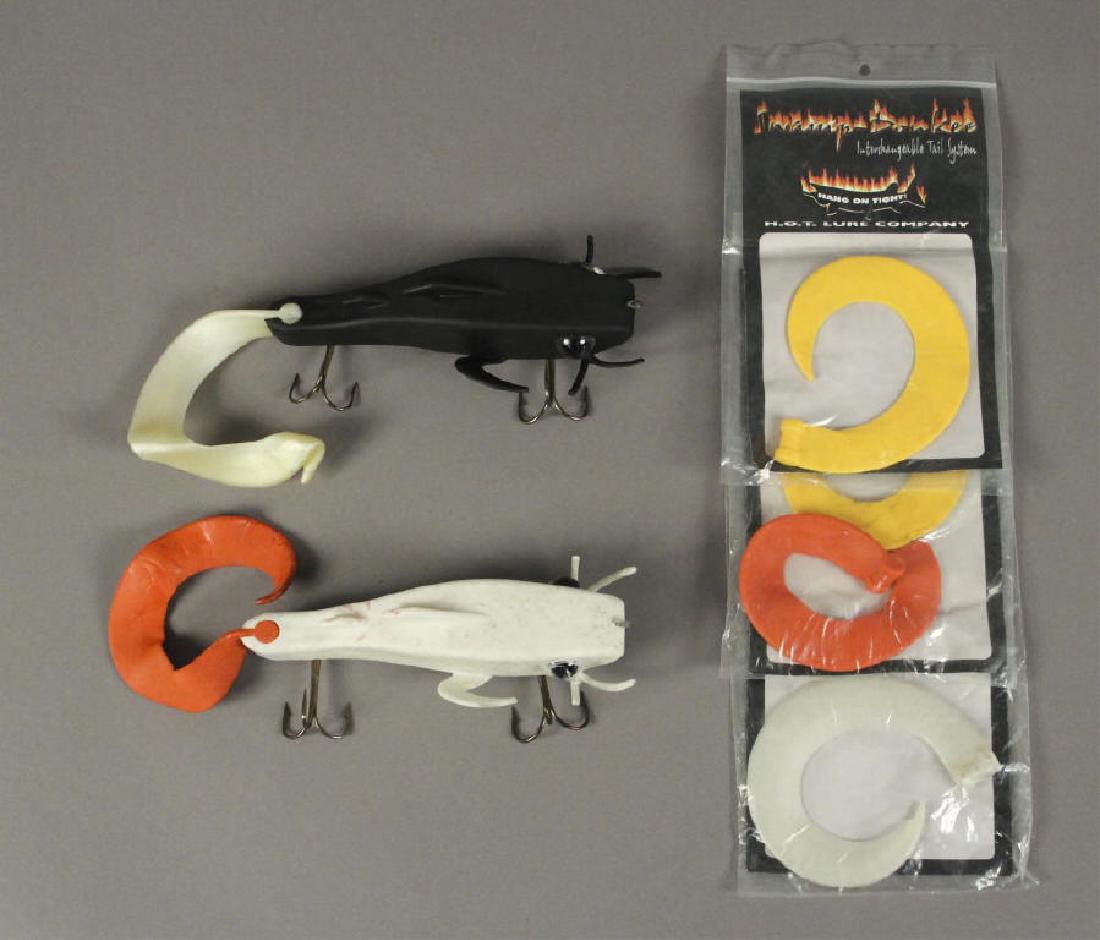 2 Swamp Donkee Fishing Lures with 3 Extra Tails: [JHI 878]