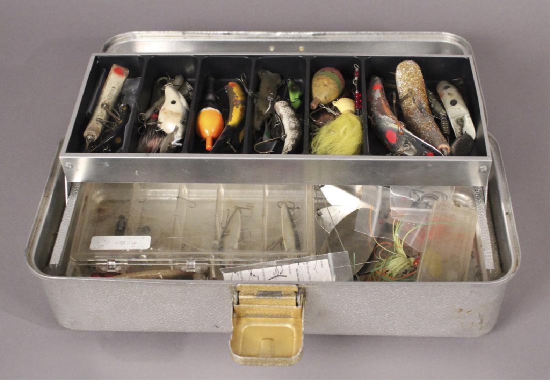 Umco Metal Tackle Box with Assorted Lures: [TJC 251]