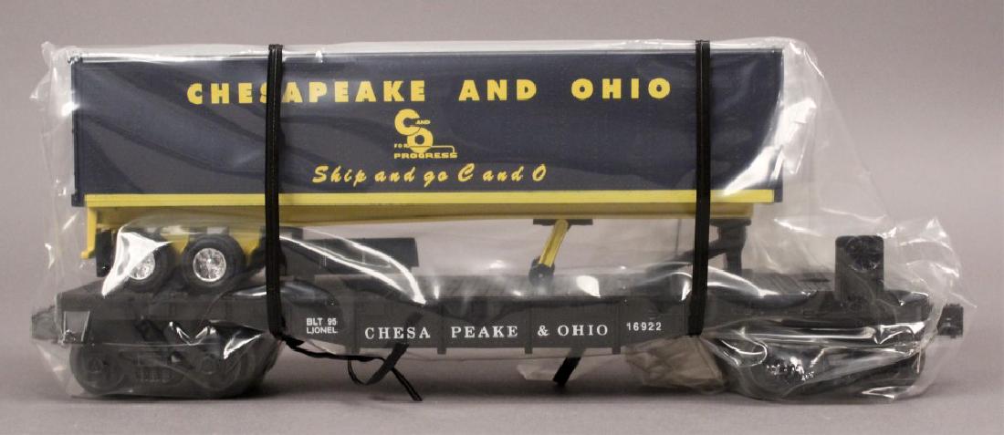 Lionel 6-16922 C & O Flatcar with Trailer & Box (1 of 7)