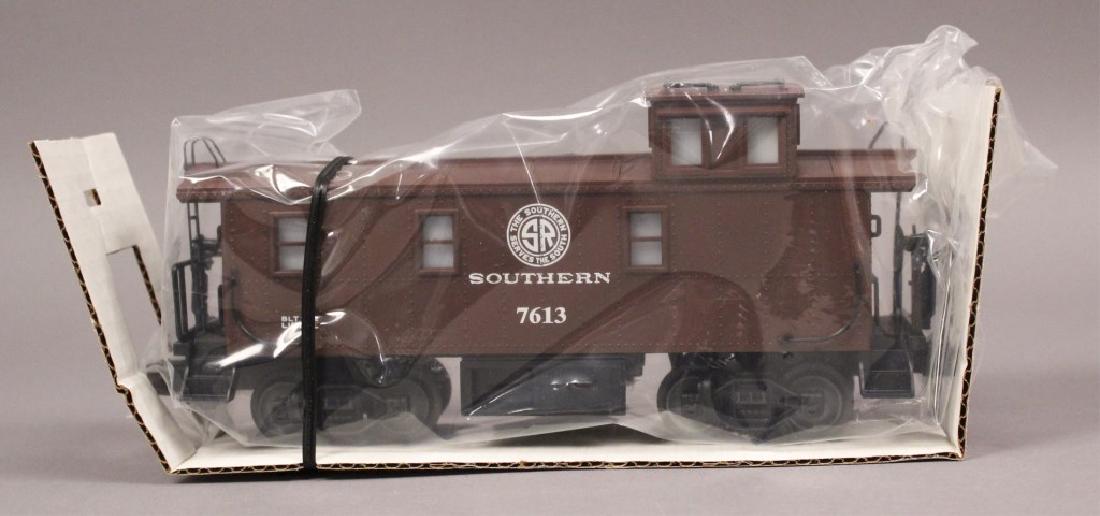 Lionel 6-17613 Southern Caboose with Smoke (1 of 10)