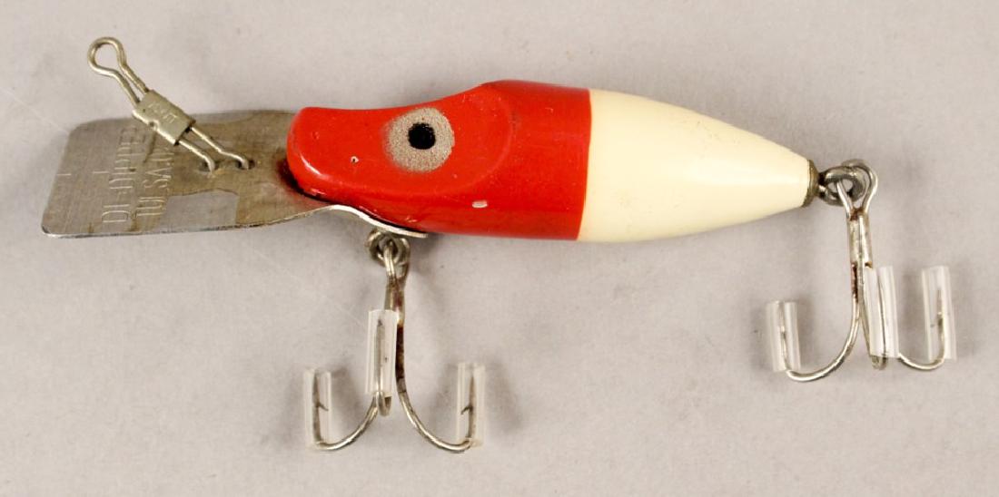 DI - Dipper Tulsa Tackle Co WS7 Lure: Wood series WS7. 1945-1956. For similar items in our catalog: Collectibles & Furniture - Lots 202 to 598. Tools - Lots 600 to 654. Guns - Lots 200, 656 to 665. Sportsmen's - Lots 668 to 858. [RMP 2644