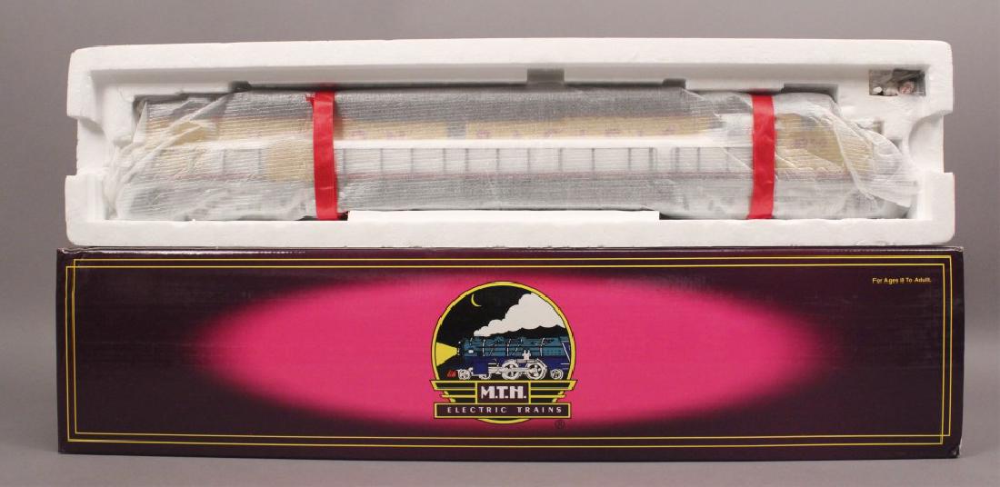 MTH 20-2178-1 Union Pacific DD40AX Diesel Engine: Cab # 6900, Two precision flywheel equipped motors Two operating ProtoSmoke units. Directionally controlled headlights. Constant voltage lighting Die-cast truck sides, pilots and tanks. Remote control