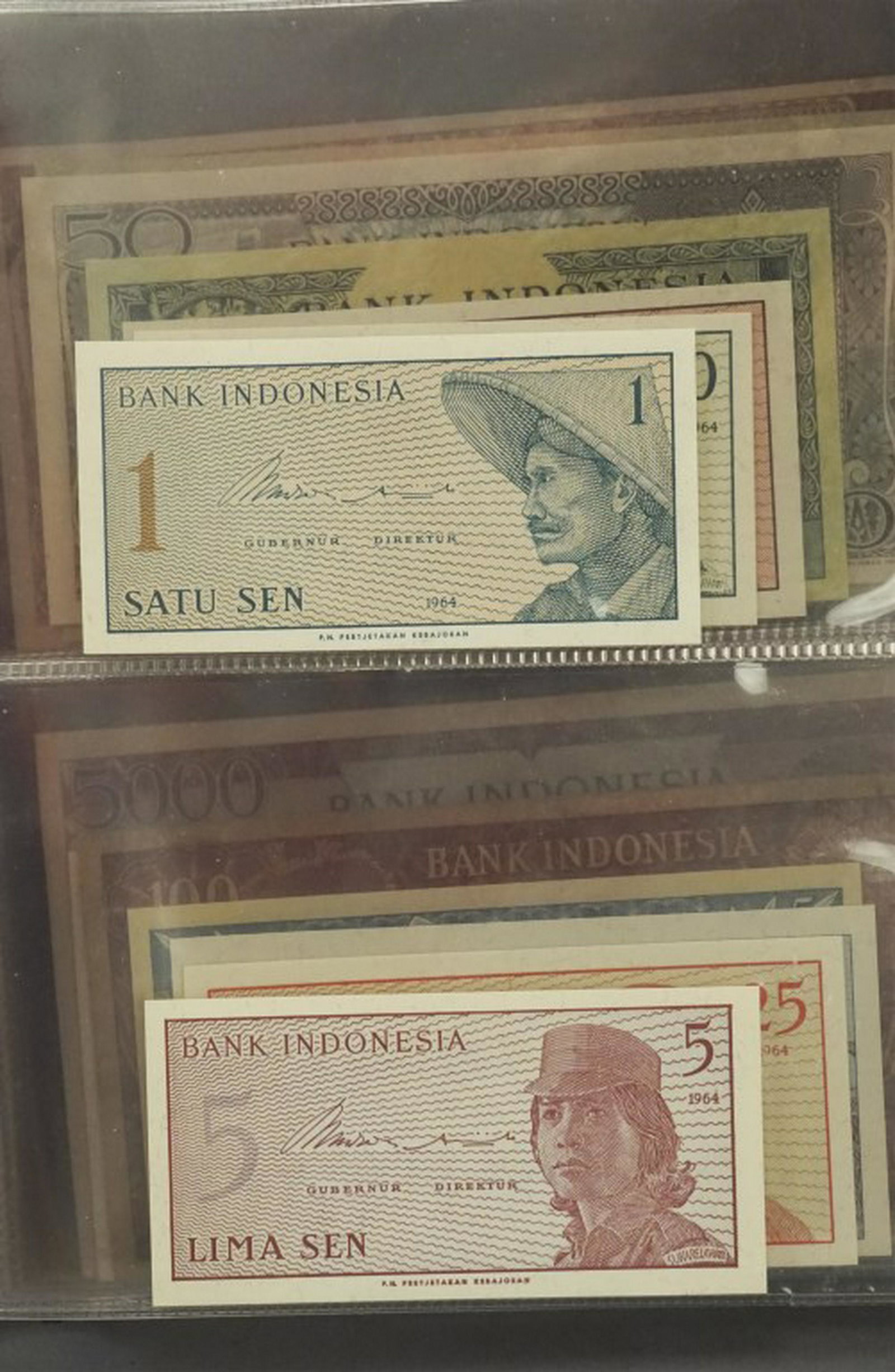 Bank of Indonesia Assorted Currency Bills: 1959 - 100 rupiah, 1961 - 2 1/2 rupiah, 1964 - 1, 5, 10, 50 rupiah. [KRE 255]