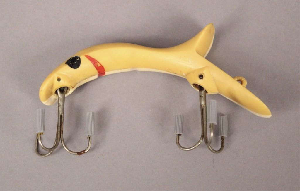 Bronson Vintage Shurbite She-Devil Fishing Lure: Late 40's early 50's plastic. [MAB 206]