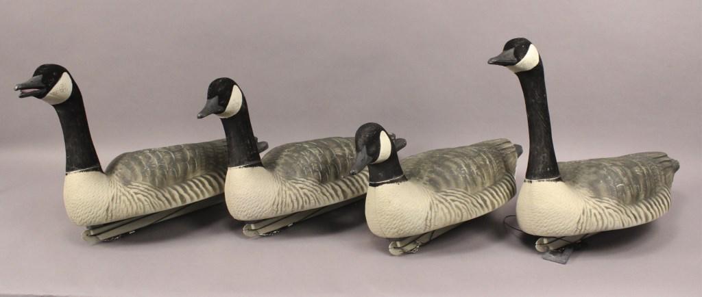 4 Canadian Goose Decoys With Carry Bag: Green Head Gear goose decoys - Oversized series. Sentry - Style Goose Floaters - Avery Outdoors. Ducks Unlimited Portable Storage bag. [MDB 116]