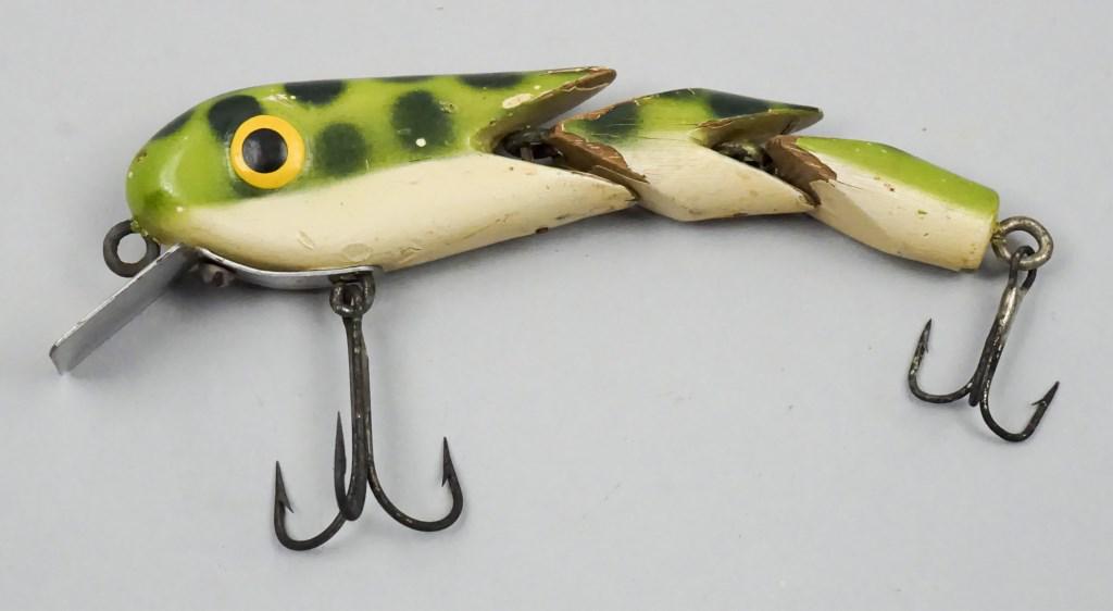 Gen-Shaw Double Jointed Frog Pattern Wooden Lure: [MAB 382]